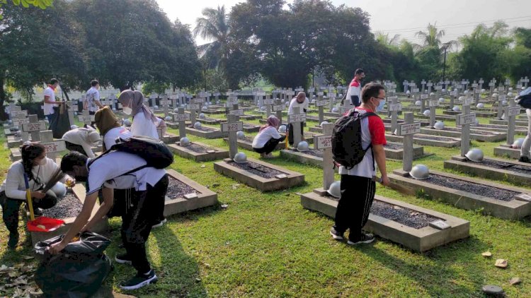 Sambut Hari Pahlawan 2021, BNPT Berpartisipasi dalam Kegiatan Kerja Bakti Taman Makam Pahlawan Nasional Utama Kalibata