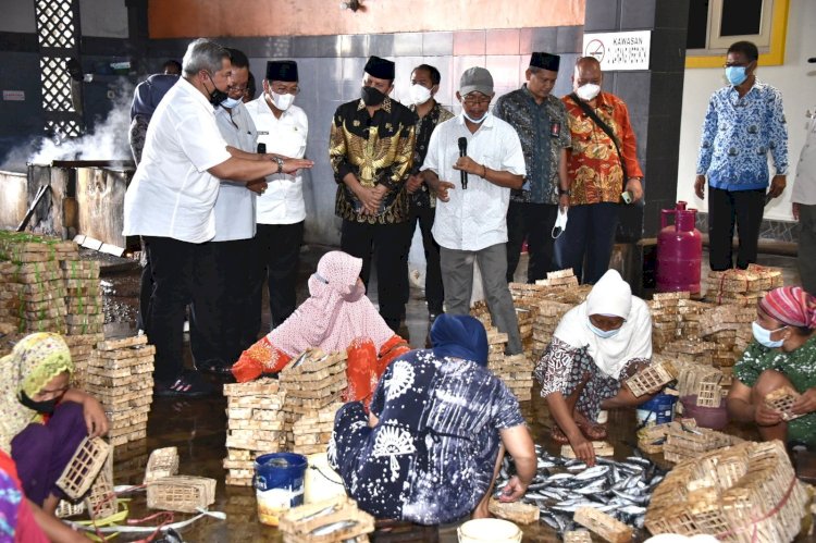 KEPALA BNPT DAN BUPATI LAMONGAN BERSINERGI BERDAYAKAN MITRA DERADIKALISASI DI BIDANG PERIKANAN