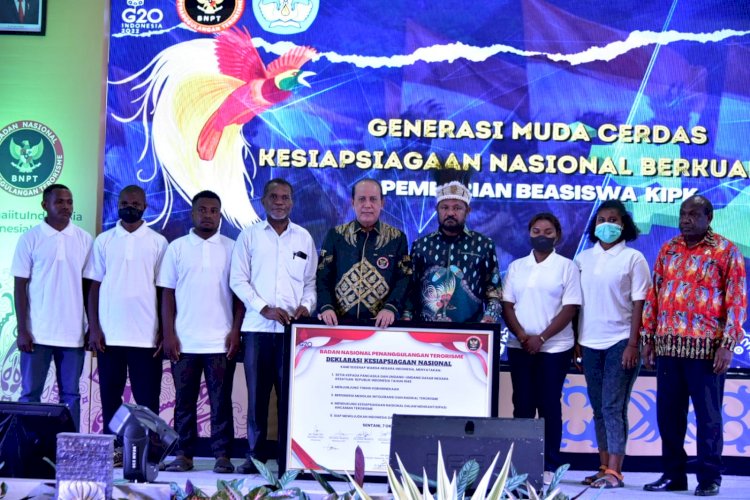 BNPT RI Gandeng Kemendikbudristek RI Hadir di Papua, Beri Beasiswa Bagi Generasi Muda Papua dan Bentuk Duta Damai Dunia Maya