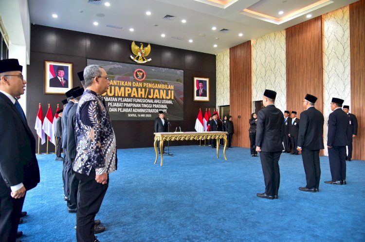 Lantik Inspektur, Auditor Ahli Utama dan Kasubdit TI, Kepala BNPT : Laksanakan Amanat UU dengan Pendekatan Kolaborasi