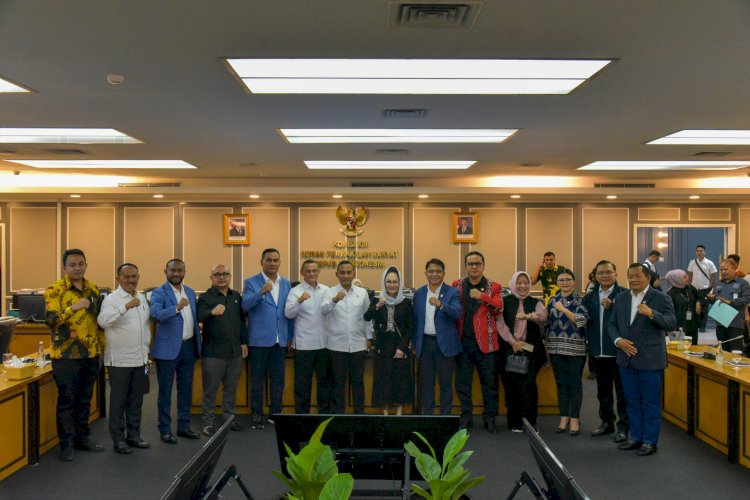 Hadiri RDP, Kepala BNPT Jelaskan Pelaksanaan Program Pencegahan Radikal Terorisme Dengan Pendekatan Kolaboratif